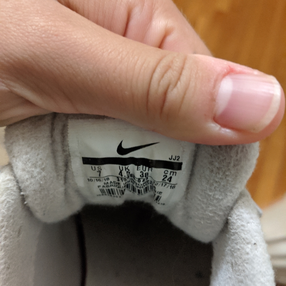 Nike Air Max barely worn - Picture 3 of 3